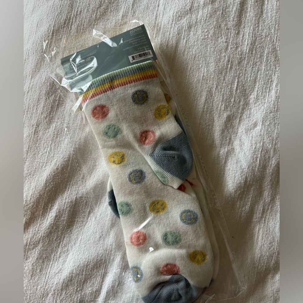NWT Baby Items x3 - bandana, bodysuit & socks set - Picture 7 of 7